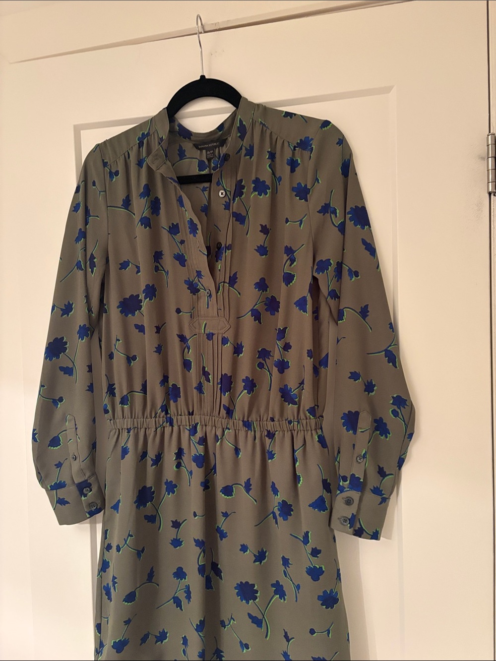 Banana Republic Taupe Blouse with Blue Floral Print - Picture 3 of 3